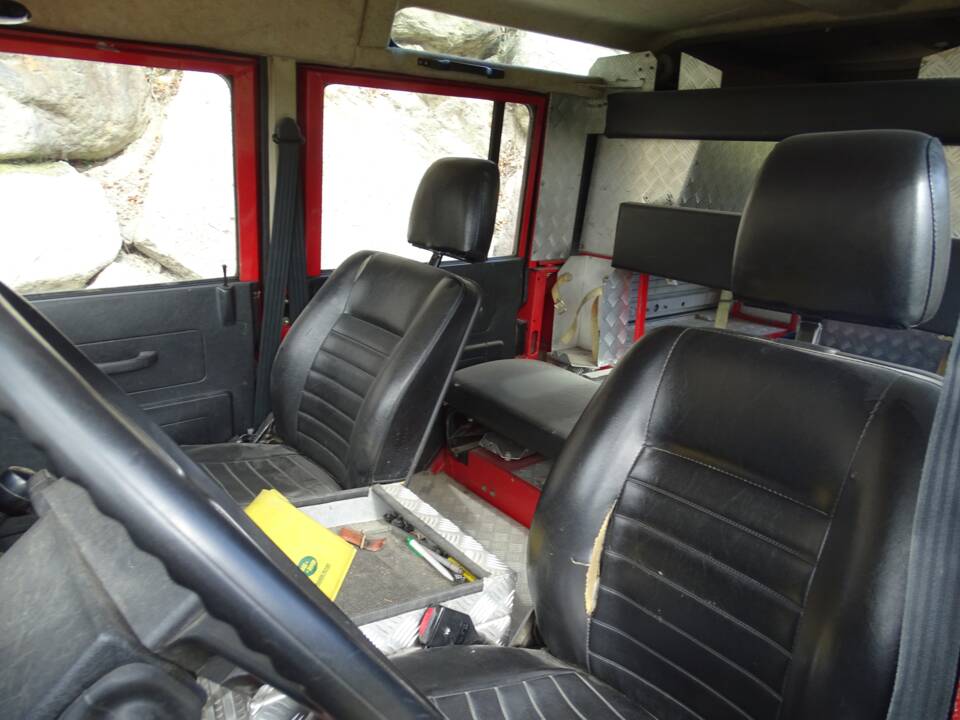 Image 6/24 of Land Rover 110 (1986)
