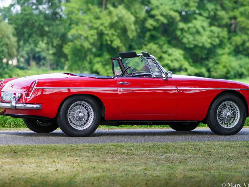 Image 13/39 de MG MGB (1964)