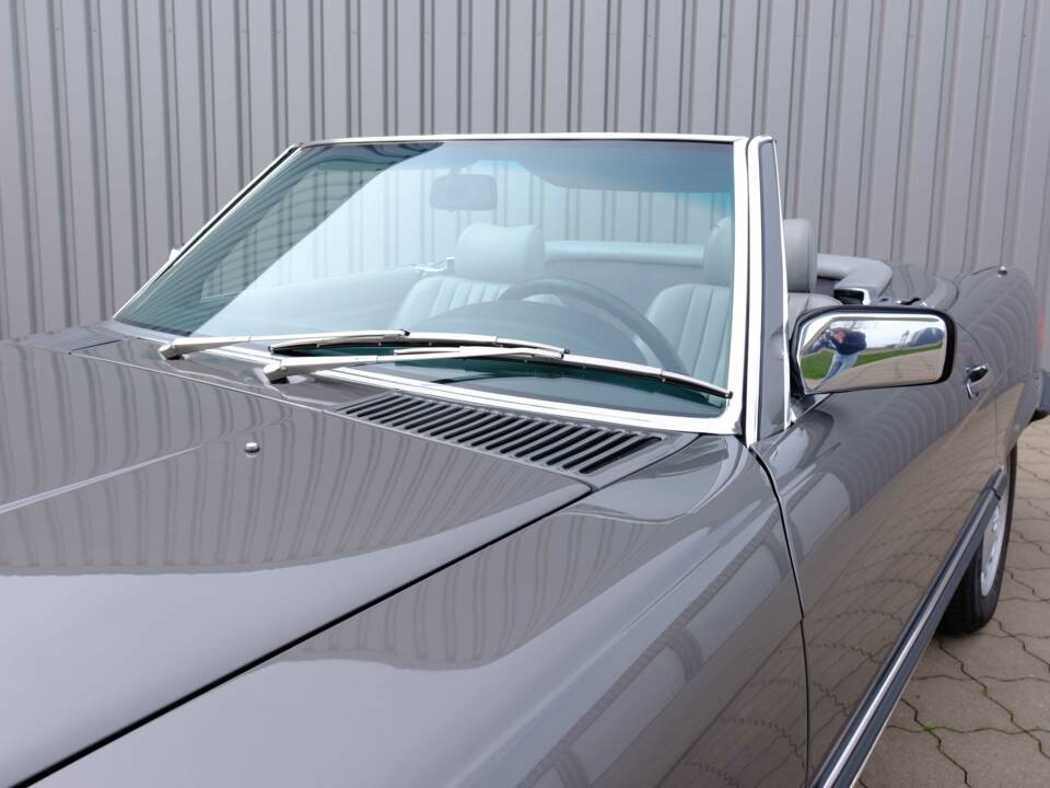 Image 39/97 de Mercedes-Benz 560 SL (1987)