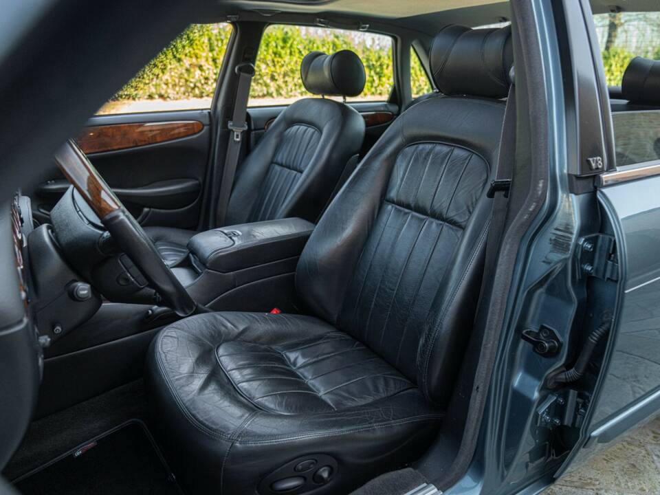 Bild 34/50 von Jaguar XJ 8 Executive (1997)