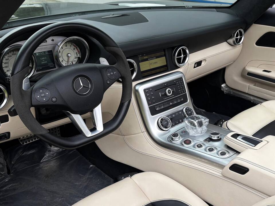 Image 22/28 of Mercedes-Benz SLS AMG Roadster (2012)
