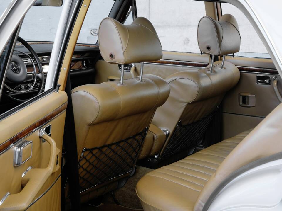 Immagine 24/50 di Mercedes-Benz 300 SEL 6.3 (1968)
