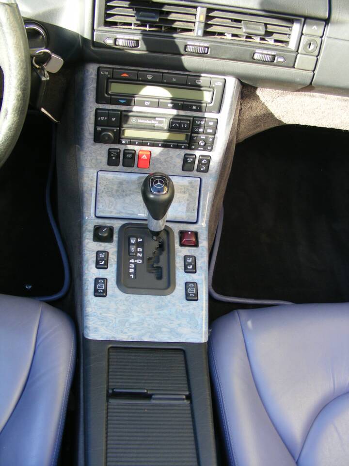 Immagine 6/39 di Mercedes-Benz SL 320 (1997)