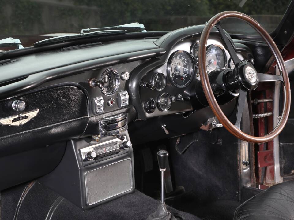 Image 4/23 of Aston Martin DB 6 (1966)