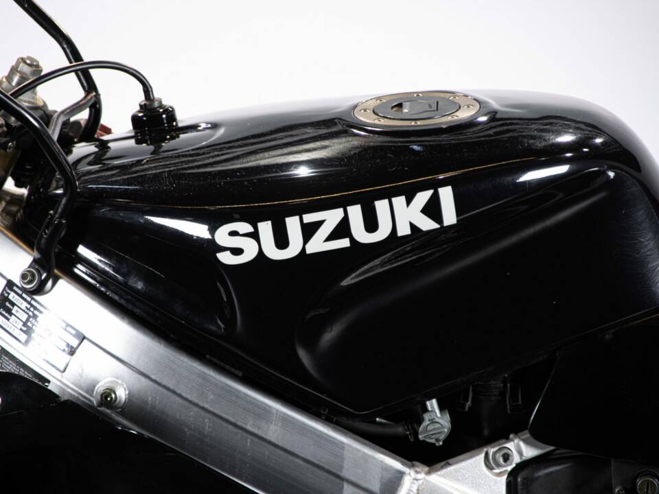 Afbeelding 17/45 van Suzuki RGV 250 Gamma (1992)