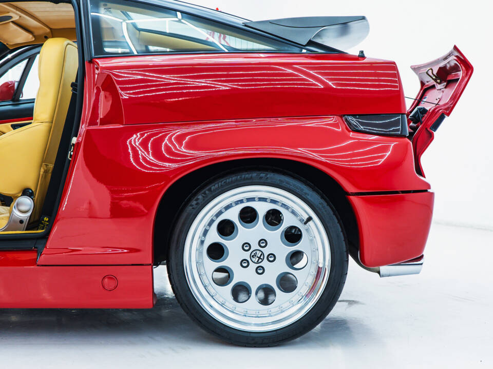 Image 38/48 of Alfa Romeo SZ (1989)