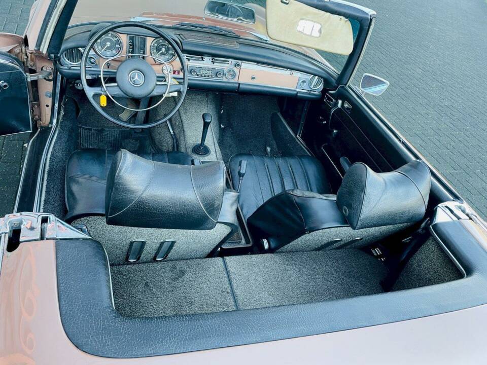 Image 18/36 of Mercedes-Benz 280 SL (1970)