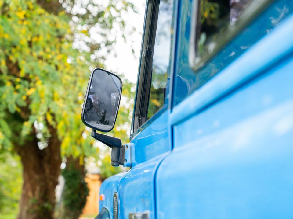 Image 49/50 of Land Rover Defender 90 "50th Anniversary" (1998)