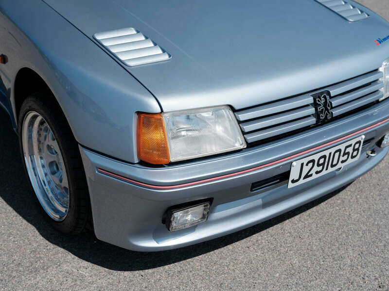 Image 46/50 of Peugeot 205 GTi 1.9 (1990)