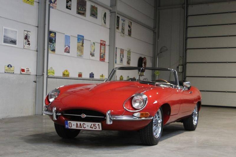 Image 2/11 of Jaguar E-Type (1968)