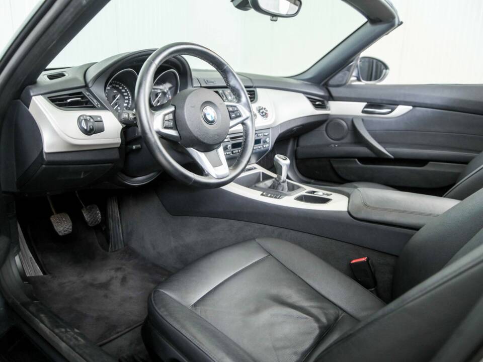 Image 11/50 of BMW Z4 sDrive23i (2010)