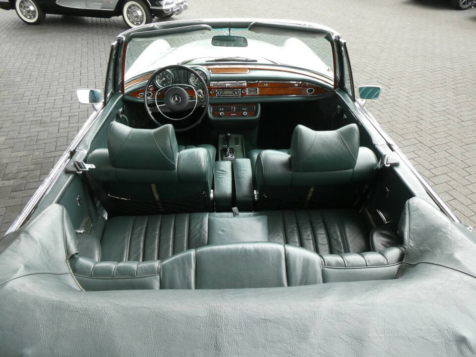 Image 19/31 of Mercedes-Benz 280 SE 3,5 (1970)