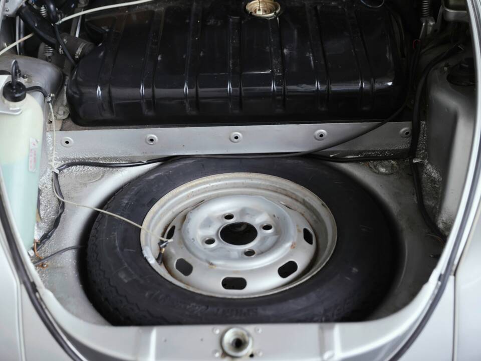 Image 32/37 of Volkswagen Beetle 1302 (1971)