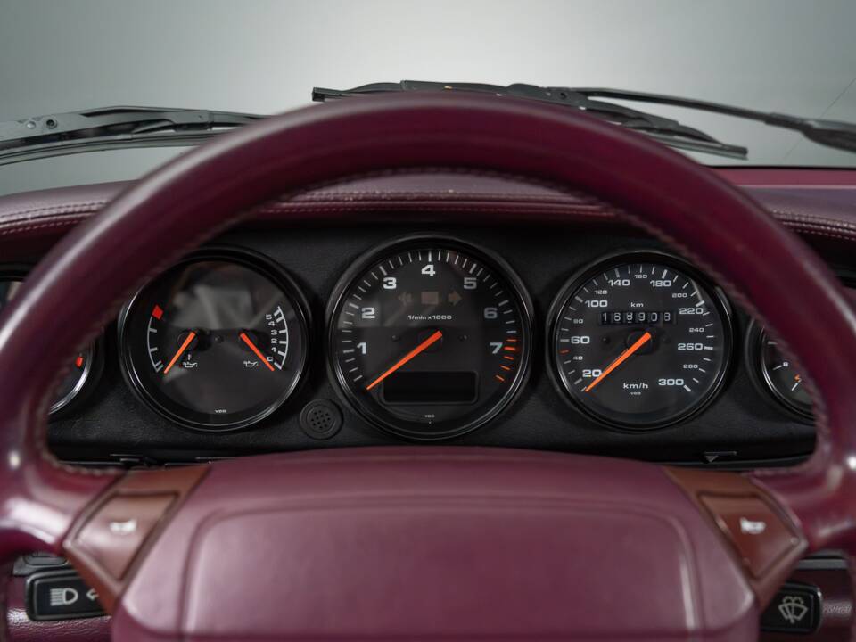 Image 32/41 de Porsche 911 Carrera 2 (1992)