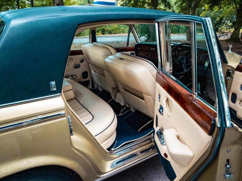 Image 27/36 de Rolls-Royce Silver Shadow II (1980)