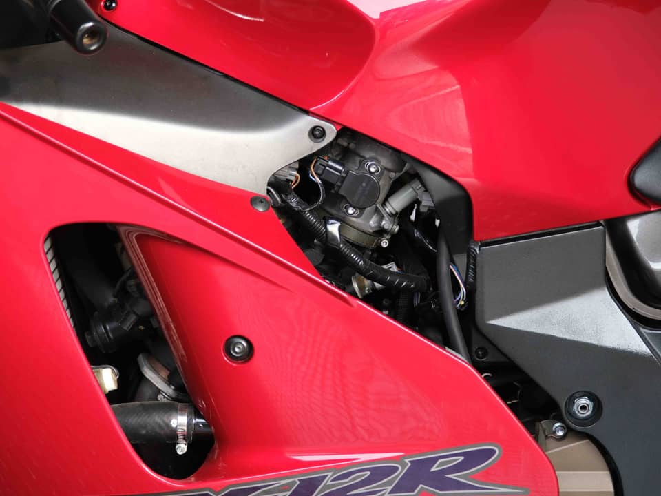 Image 87/91 of Kawasaki Ninja 1200 ZX-12R (2000)