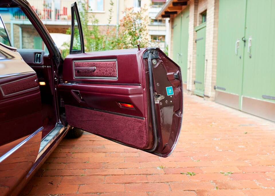 Bild 165/200 von Cadillac Coupe DeVille (1968)