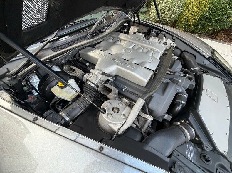 Image 17/49 of Aston Martin V12 Vanquish S (2005)