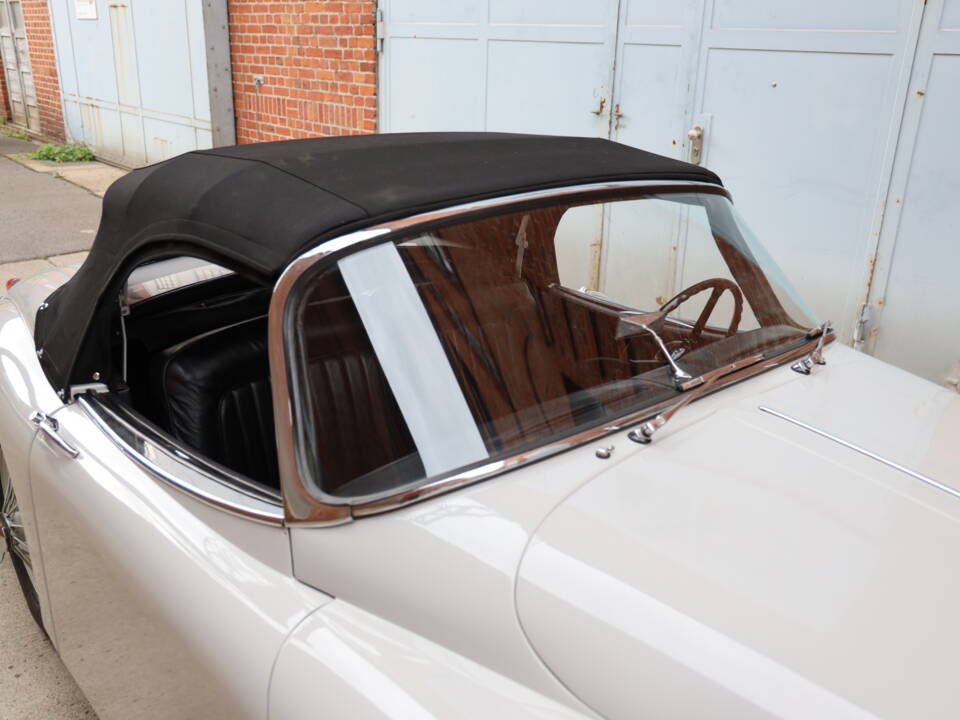 Image 53/91 of Jaguar XK 150 OTS (1958)