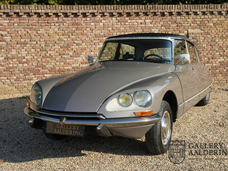 Image 33/50 of Citroën DS 23 Pallas (1974)