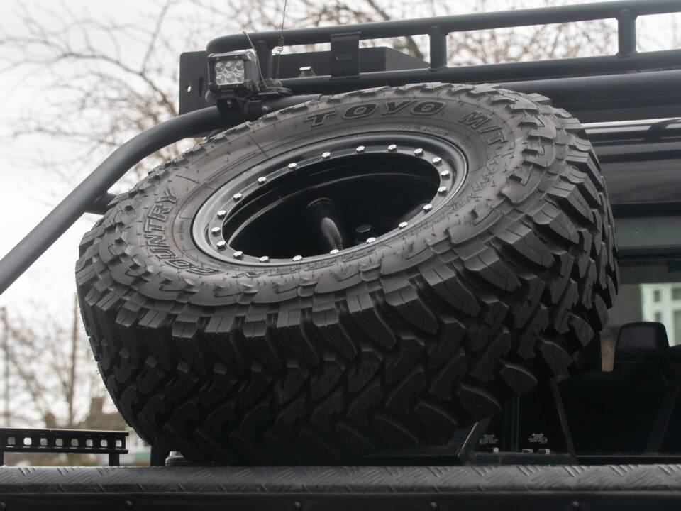 Image 24/50 de Land Rover Defender 110 Crew Cab SE (2010)