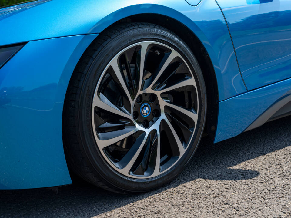 Image 8/33 of BMW i8 Coupé (2015)