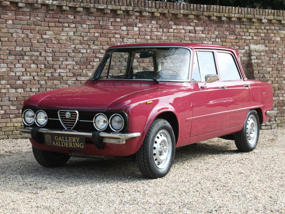 Bild 13/50 von Alfa Romeo Giulia Nuova Super 1300 (1975)