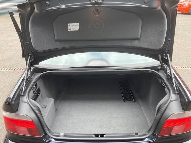 Image 17/27 of BMW M5 (1999)