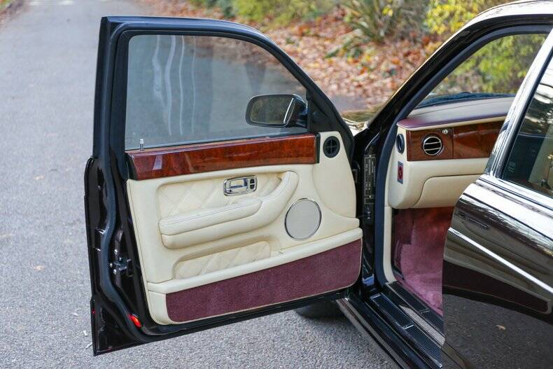 Bild 23/50 von Bentley Arnage T 24 Mulliner (2002)