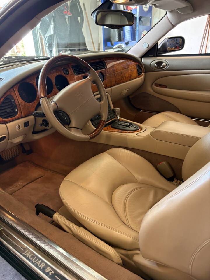 Image 13/15 of Jaguar XKR (2003)