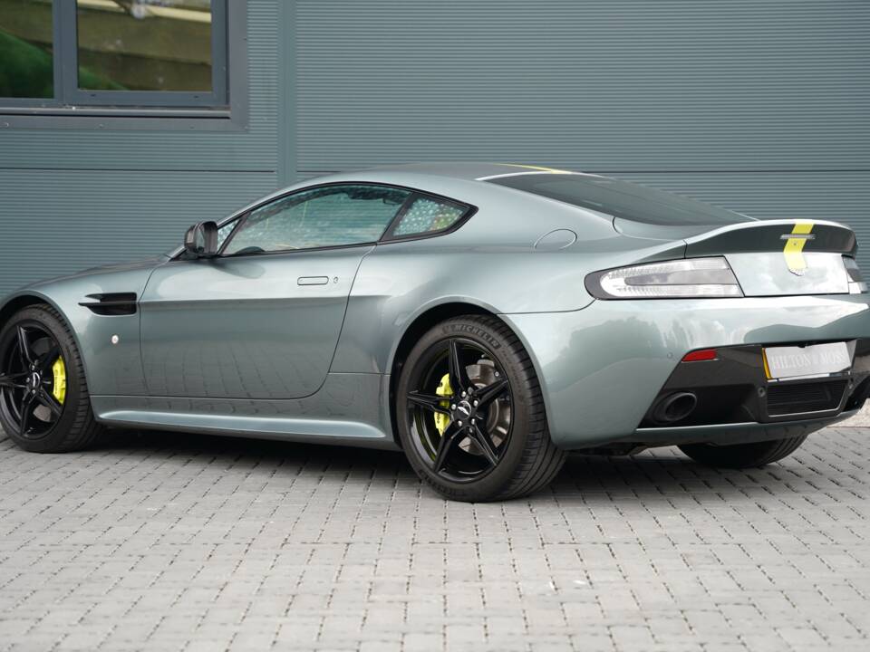 Bild 2/50 von Aston Martin V8 Vantage AMR (2018)