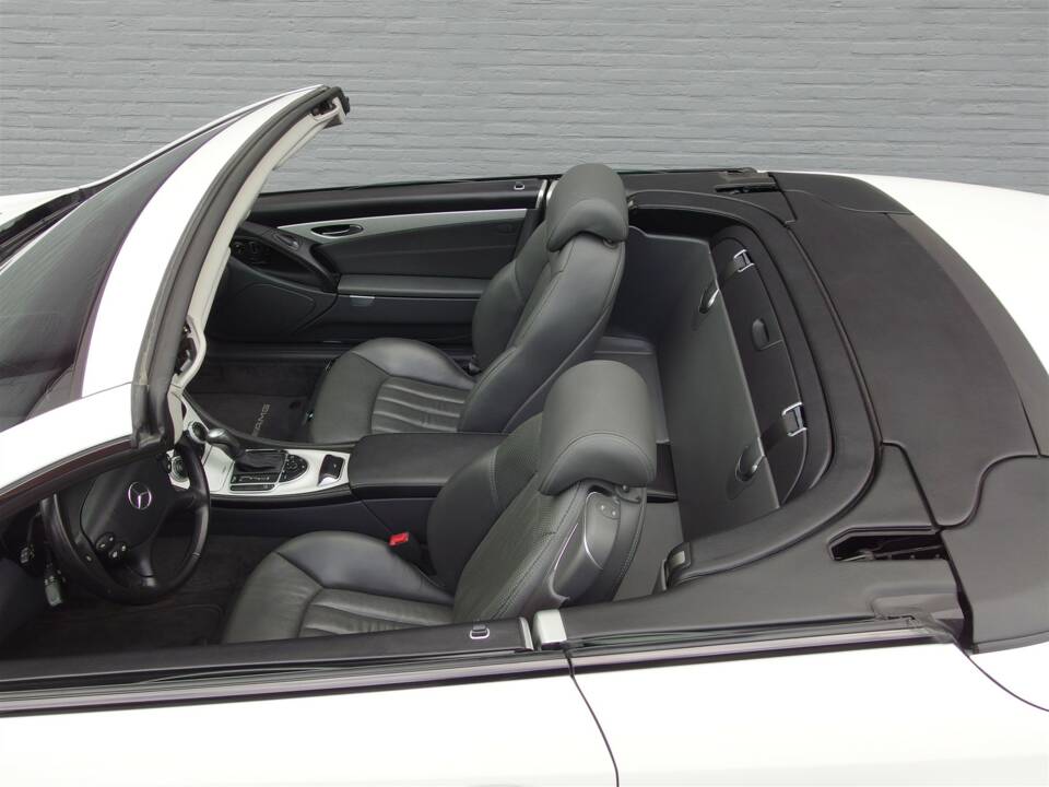 Image 42/97 de Mercedes-Benz SL 55 AMG (2003)
