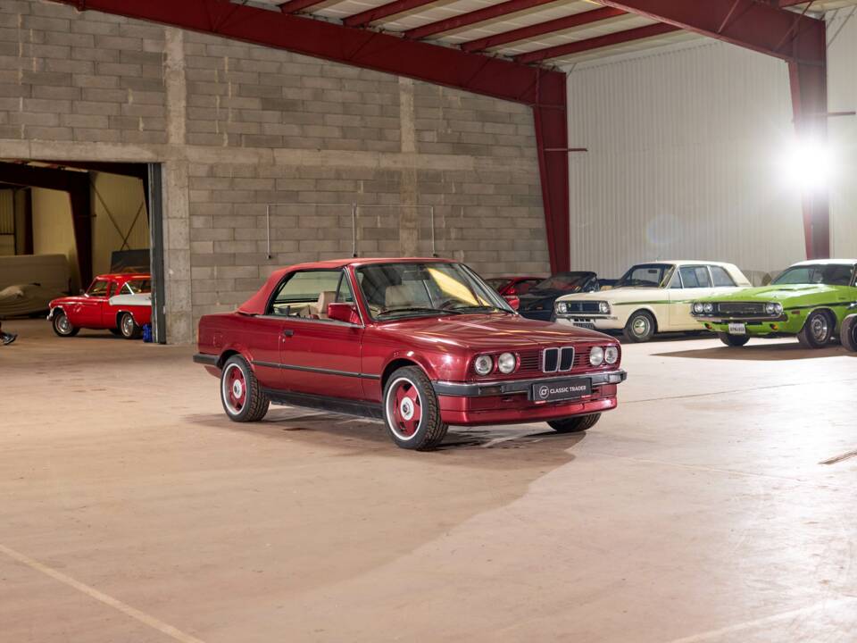 Image 23/45 of BMW 320i (1990)