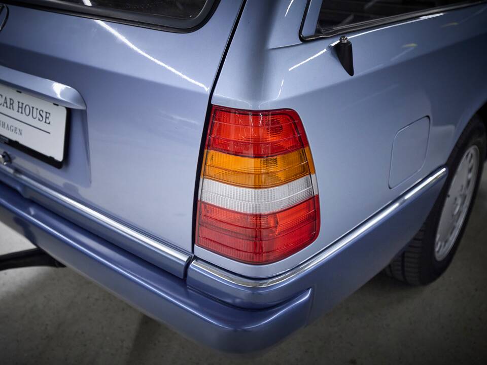 Image 51/100 of Mercedes-Benz 230 TE (1990)