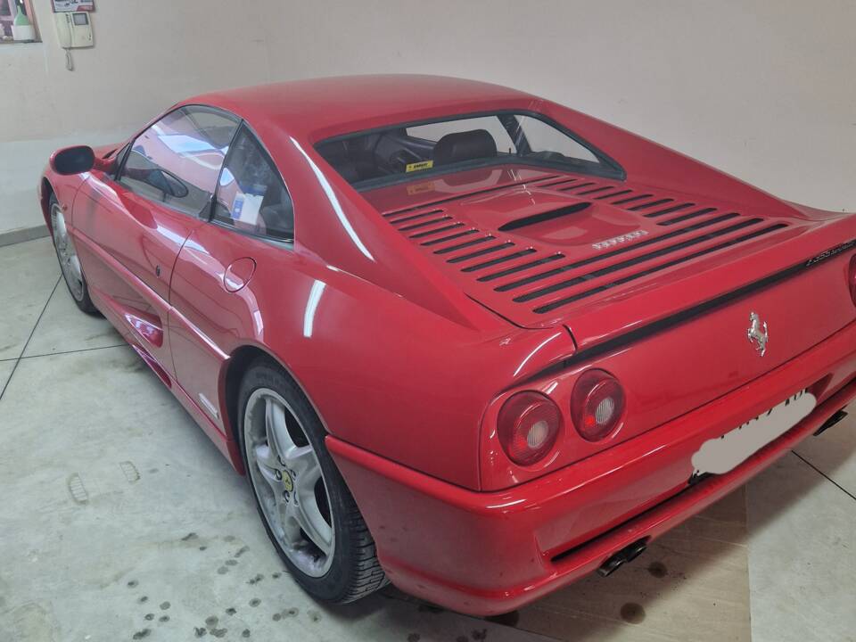 Immagine 2/16 di Ferrari F 355 Berlinetta (1995)