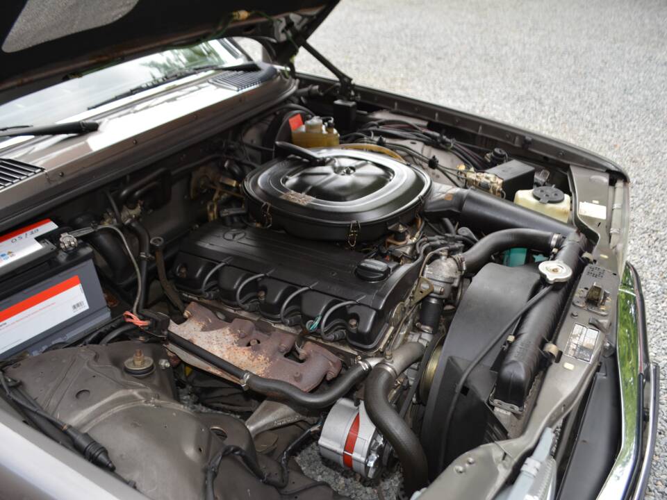 Image 14/15 of Mercedes-Benz 230 CE (1983)