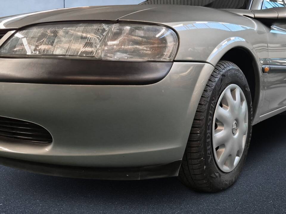 Bild 7/14 von Opel Vectra 1,6 (1996)