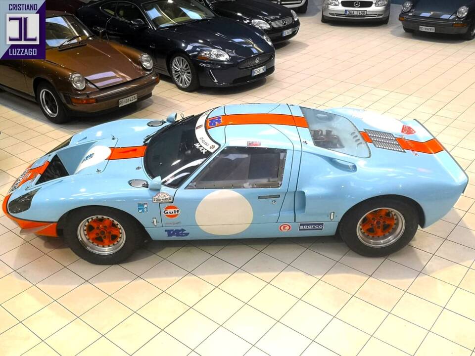 Image 6/50 of Ford GT40 (1966)
