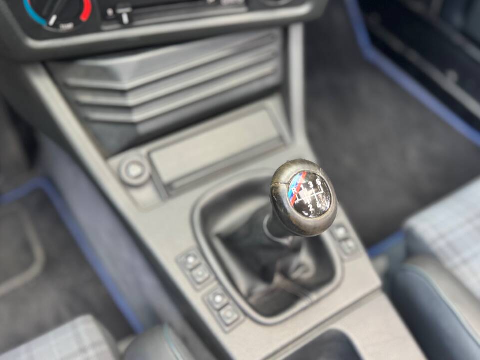 Imagen 28/42 de BMW 325i (1991)