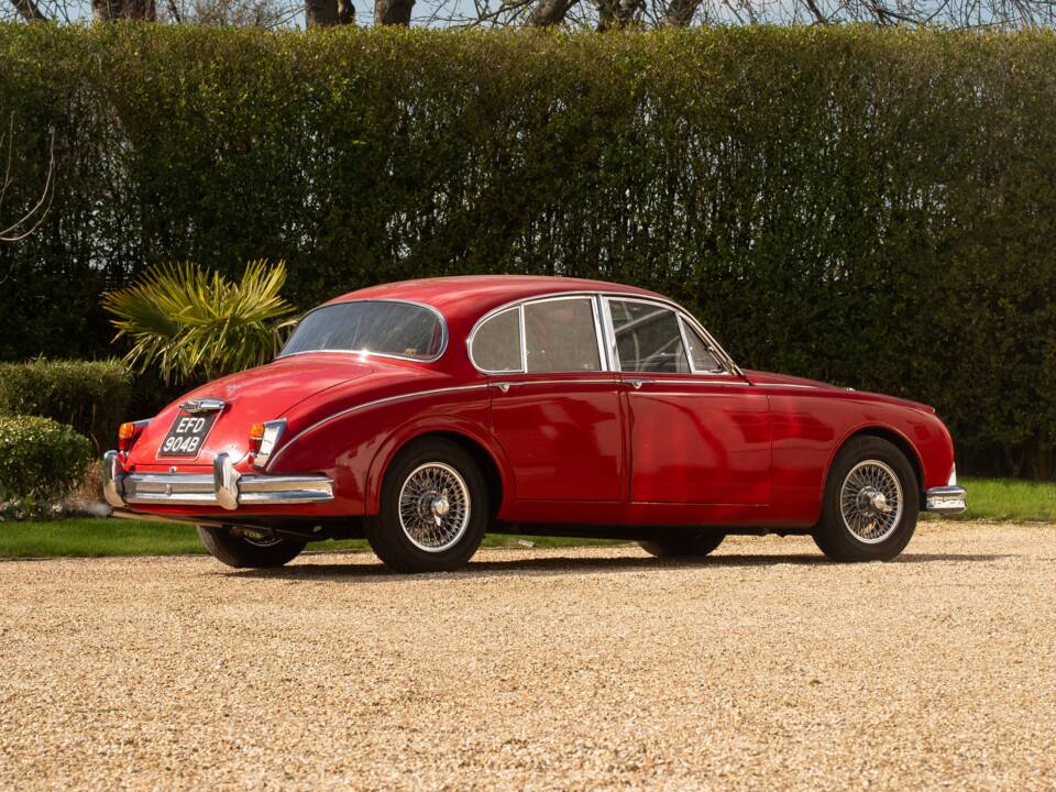 Image 14/50 of Jaguar Mk II 3.8 (1964)