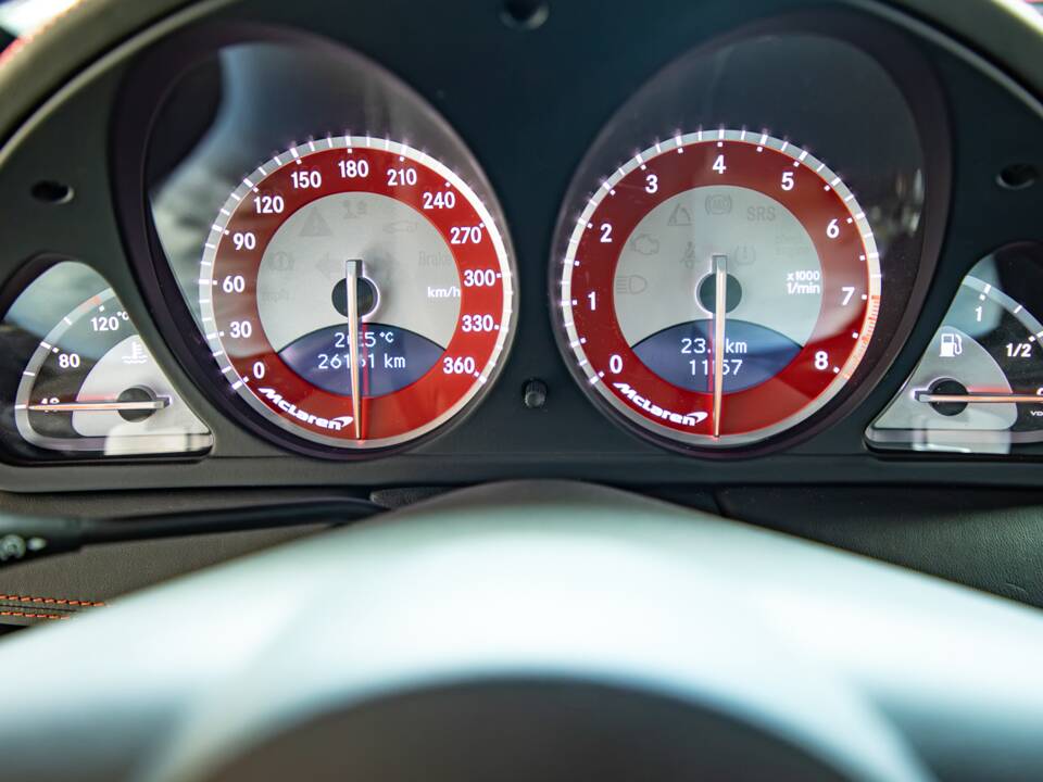Image 18/25 of Mercedes-Benz SLR McLaren 722 (2006)