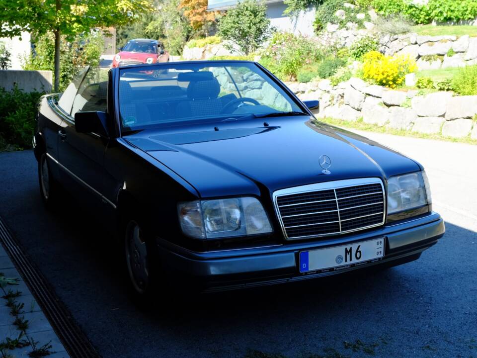 Imagen 31/171 de Mercedes-Benz E 220 (1994)