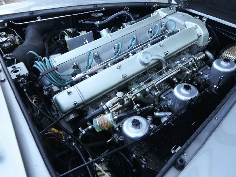 Bild 31/50 von Aston Martin DB 6 (1968)