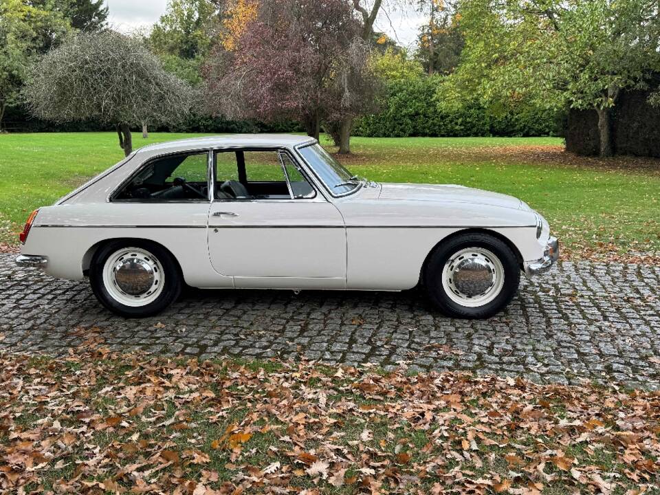 Bild 8/30 von MG MGC GT (1969)