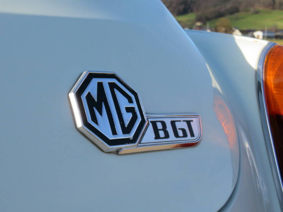 Image 14/16 of MG MGB GT V8 (1973)