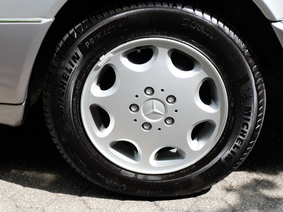 Image 45/69 of Mercedes-Benz E 320 (1994)