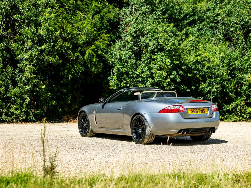 Image 25/50 de Jaguar XKR (2007)