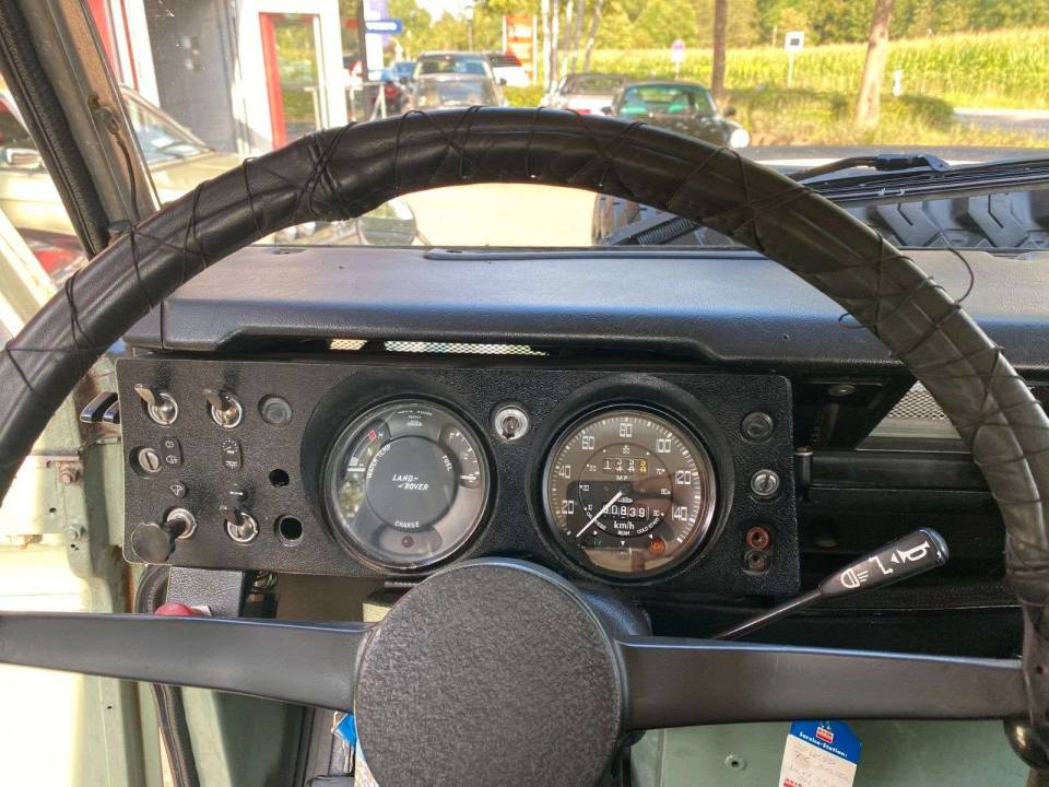 Image 11/12 of Land Rover 88 (1979)