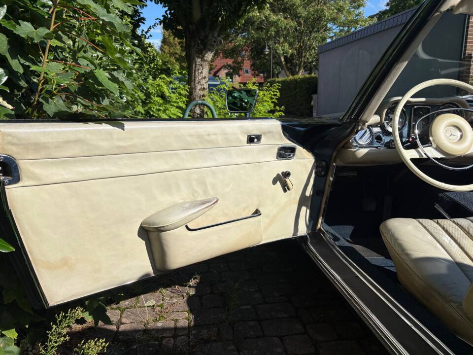 Image 18/38 de Mercedes-Benz 280 SL (1970)