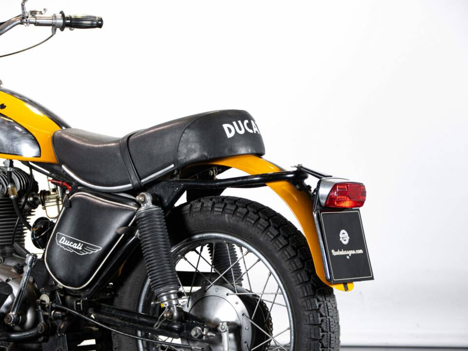 Image 9/50 of Ducati 250 Scrambler (1971)